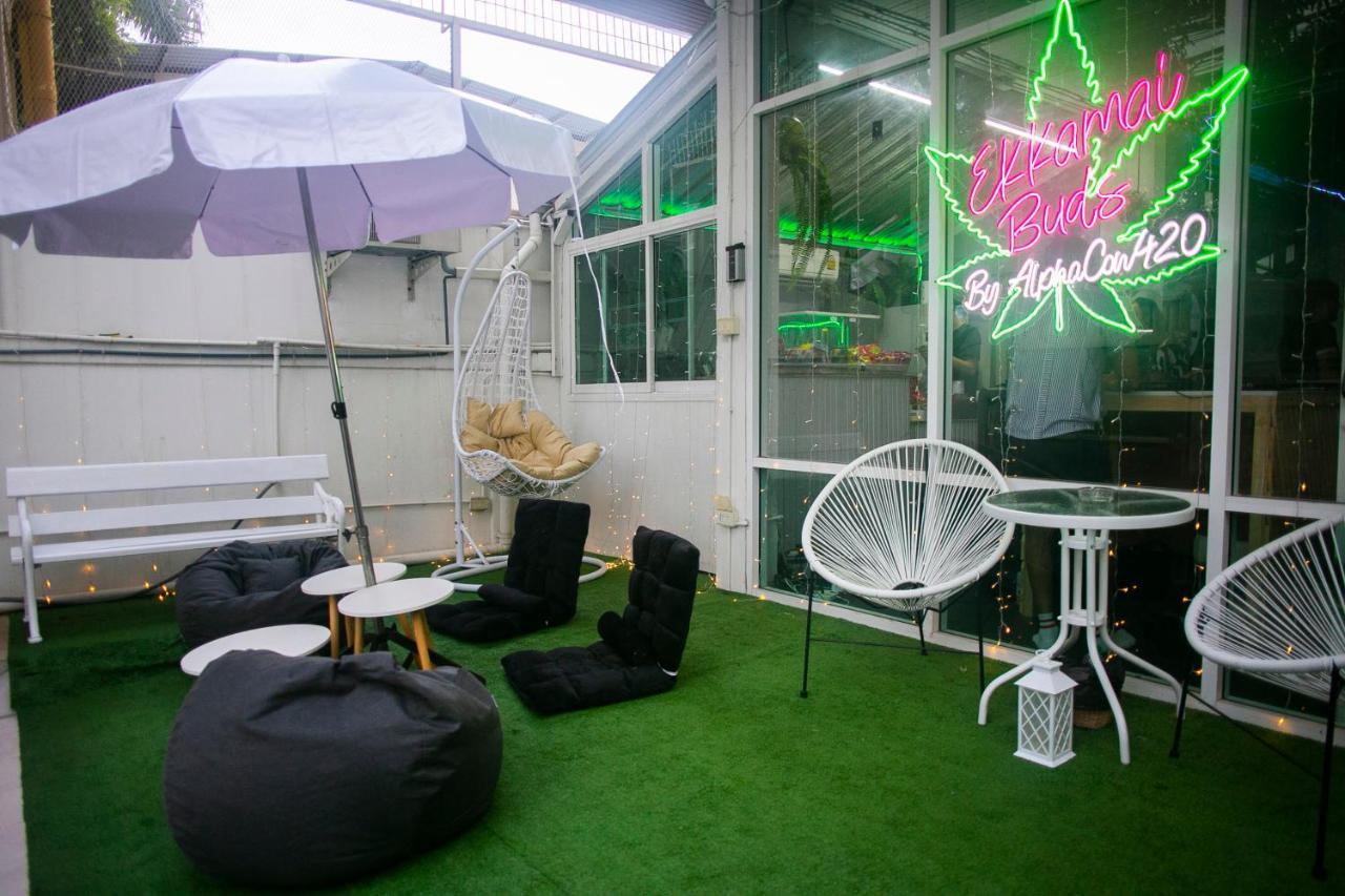 420 Hostel - Ekkamai Buds & Beds Bangkok Exterior photo