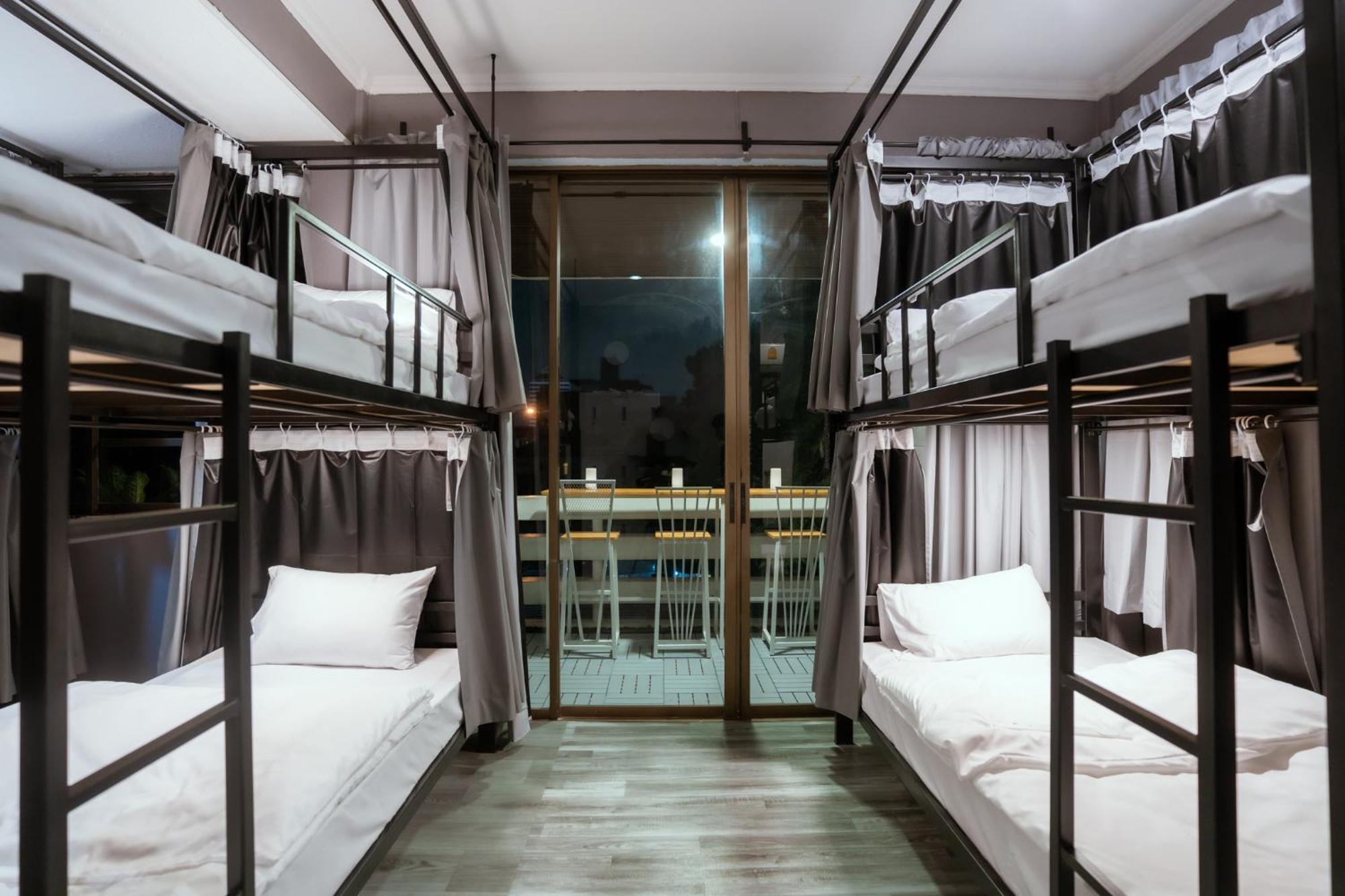 420 Hostel - Ekkamai Buds & Beds Bangkok Exterior photo