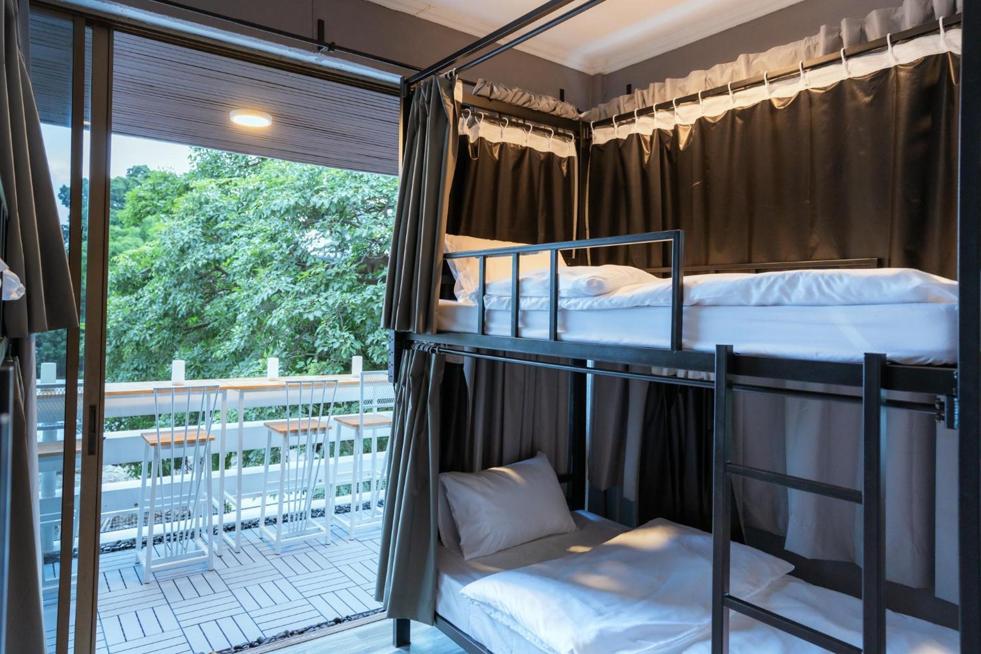 420 Hostel - Ekkamai Buds & Beds Bangkok Exterior photo