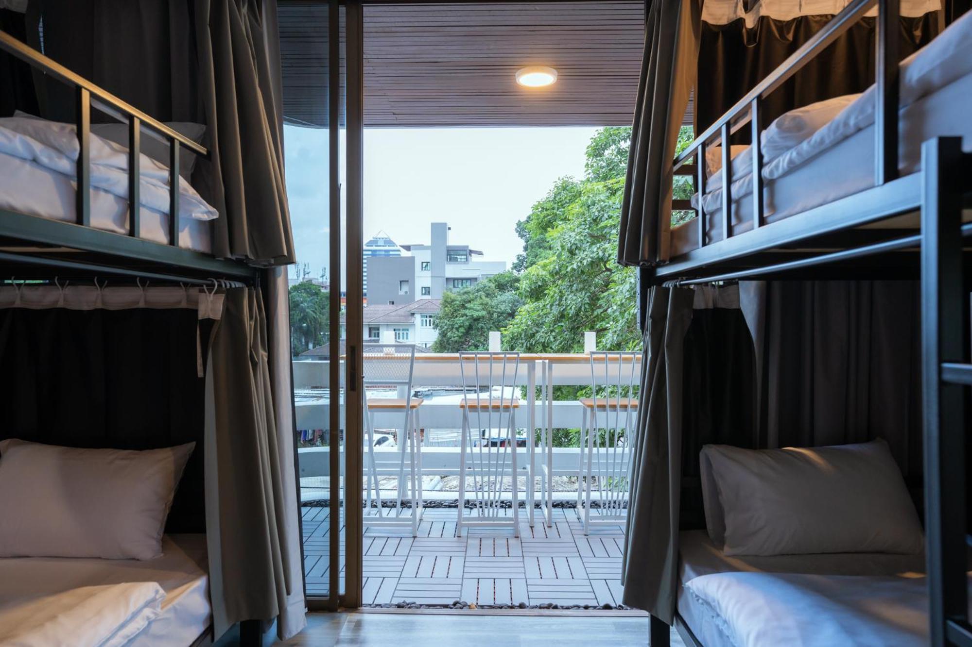 420 Hostel - Ekkamai Buds & Beds Bangkok Exterior photo