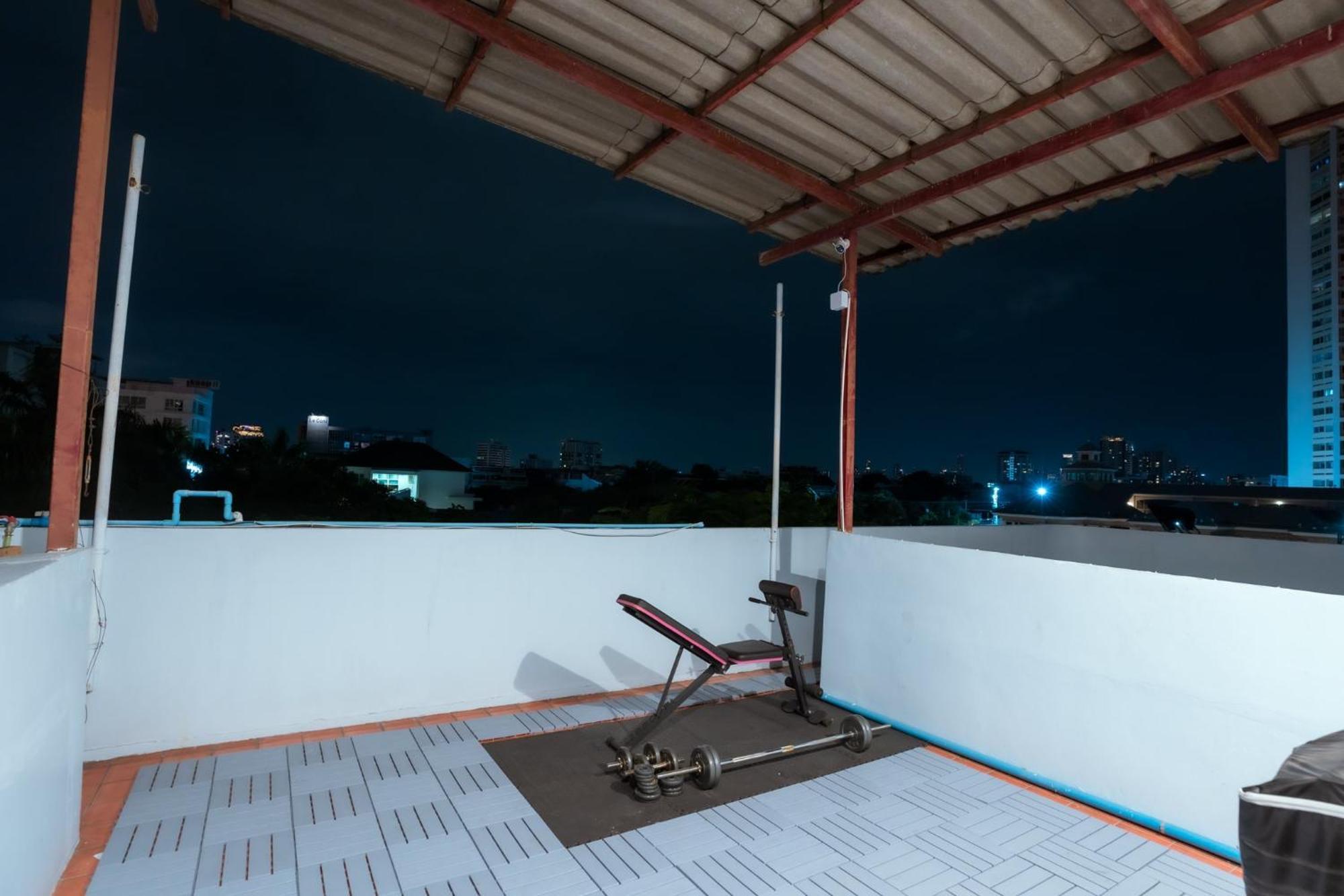 420 Hostel - Ekkamai Buds & Beds Bangkok Exterior photo