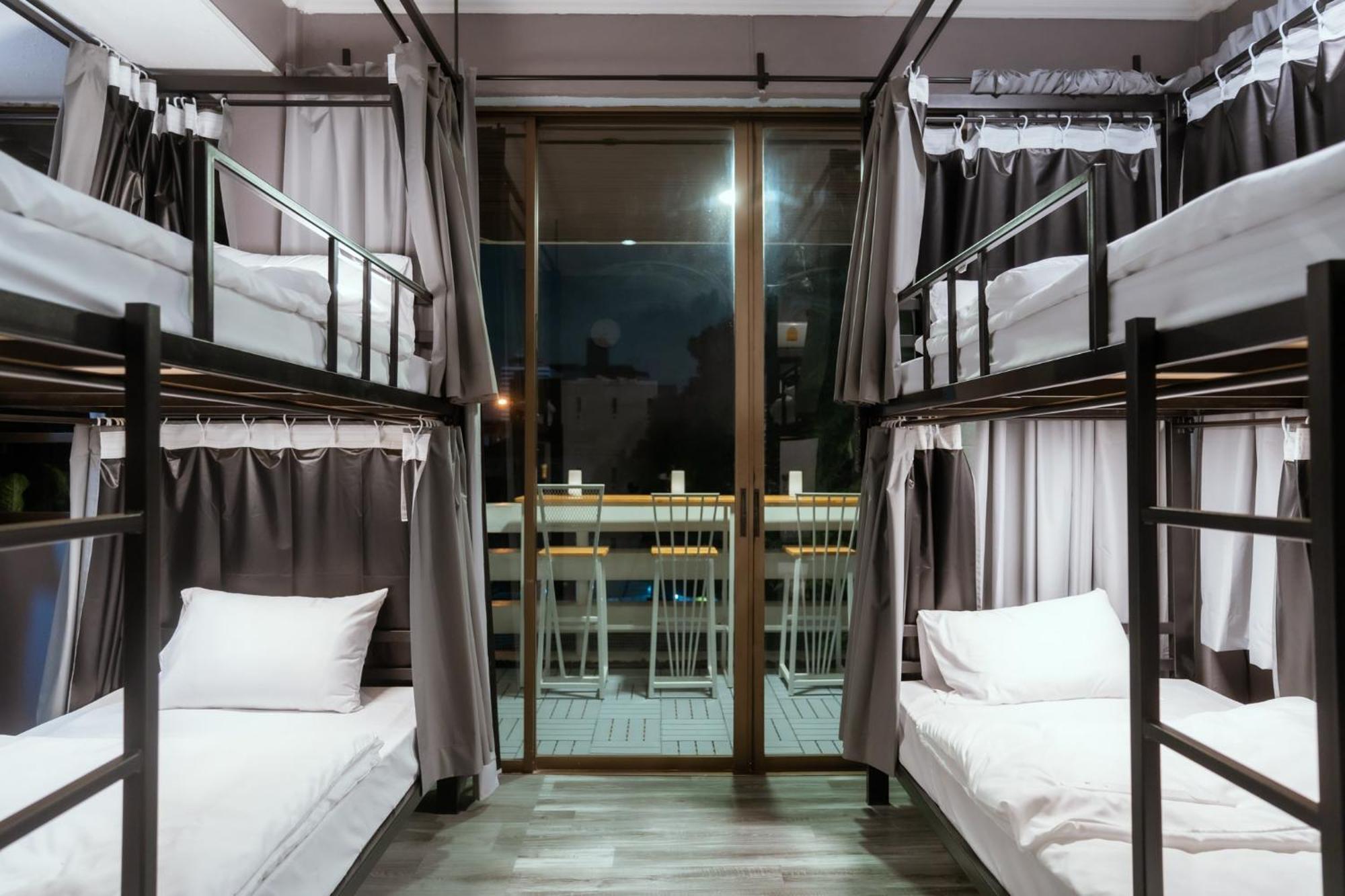 420 Hostel - Ekkamai Buds & Beds Bangkok Exterior photo