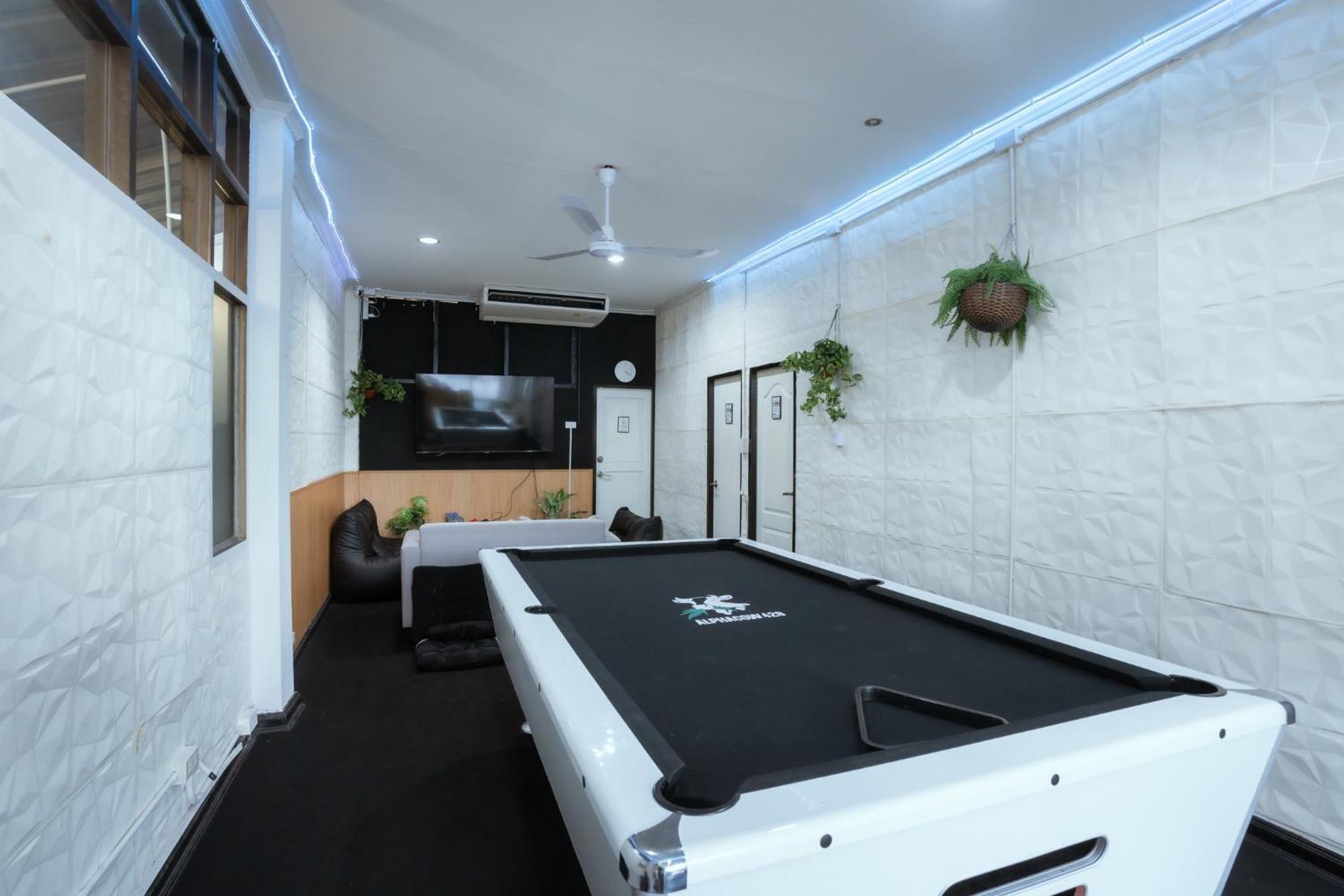 420 Hostel - Ekkamai Buds & Beds Bangkok Exterior photo